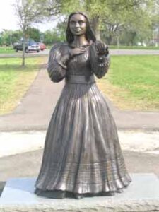 Statue of the Angel of Goliad 